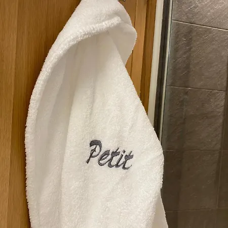 Petit Apartment *